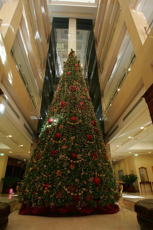 Grand Hotel Polyana Esto-Sadok Exterior foto Christmas tree at the Four Seasons Hotel, Cairo