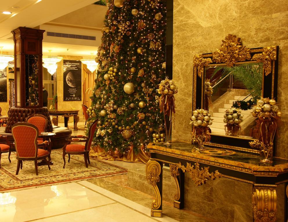 Grand Hotel Polyana Esto-Sadok Exterior foto The lobby of the Four Seasons Hotel in Cairo