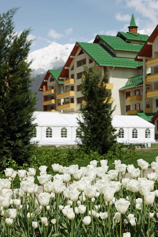 Grand Hotel Polyana Esto-Sadok Exterior foto The 2006 World Championships in the Bulgarian town of Borovets